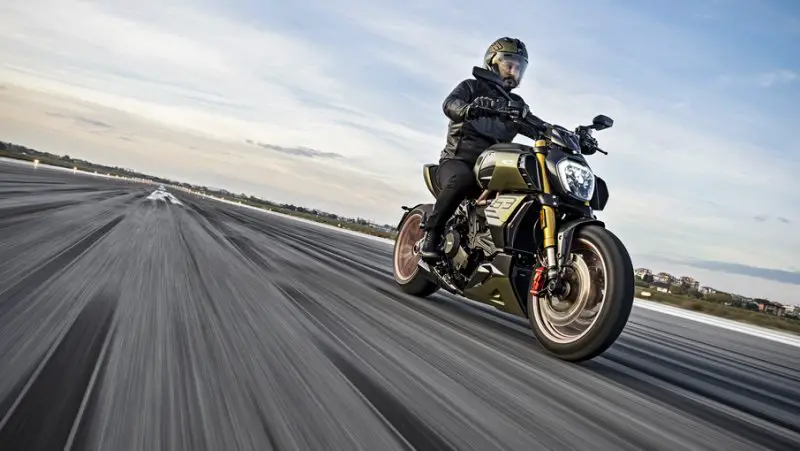 Diavel-lambo-MY21-04-Tech-Spech-Gallery-906x510.thumb.jpg.5f3efbd8223ed7d3bc5ecd5c152fb138.jpg