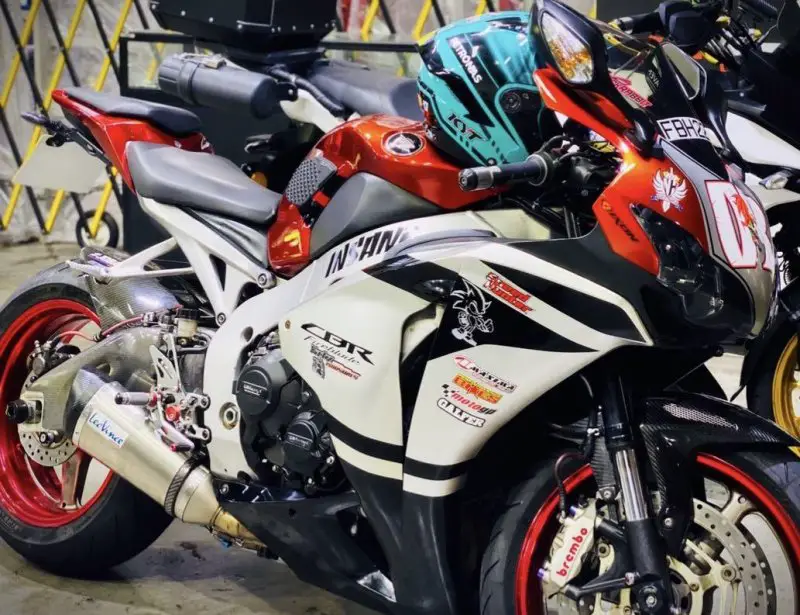 cbr1000rr_2011_model_reg_2013_1607691391_413b6bbe_progressive.jpg