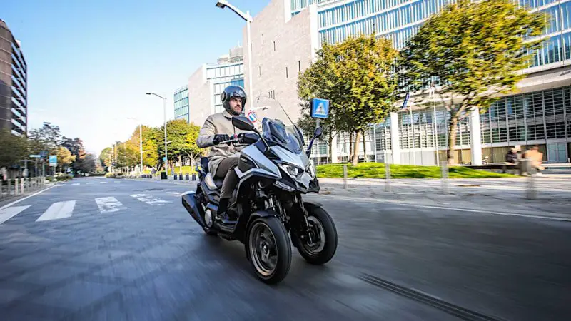 kymco-cv3---riding-front.jpg