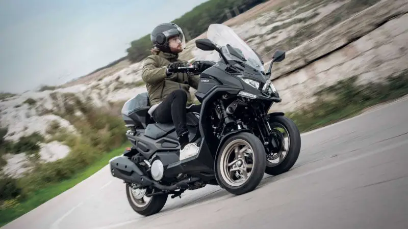 kymco-cv3---riding-right-side.jpg
