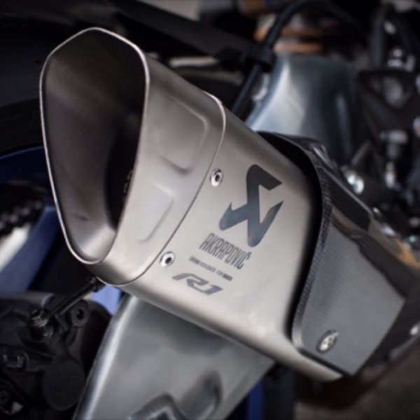 yamaha_yzf_r1_2015_2016_2017_akrapovic_slipon_exhaust_1499355520_d43484b7.thumb.jpg.0617ef11282648fafb20a299c8f2eb42.jpg