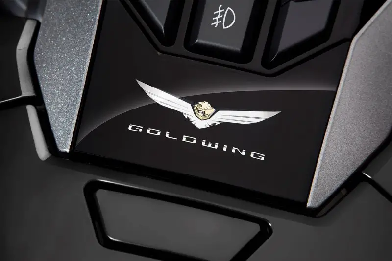 2021-Honda-GL1800-Gold-Wing-Tour-04.thumb.jpg.7239adf3a6ff1bbe7e99cc67c78213a6.jpg