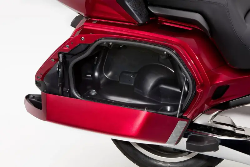 2021-Honda-GL1800-Gold-Wing-Tour-05.thumb.jpg.43715a35abbb5151e60059a44f036d90.jpg