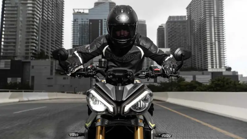 2021-triumph-speed-triple-1200-rs-action-city-front.thumb.jpg.df186d0b1ef2bce0f08abab67204c802.jpg