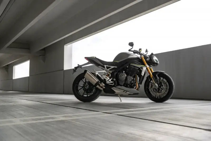 2021-triumph-speed-triple-first-look-6.thumb.jpg.0fbca7cd622339f1a7fb998213cd1b60.jpg