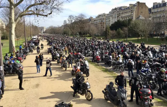 motorbike-protest.jpg.2d3fbfb41a250c49db586d88bd2e3b5b.jpg