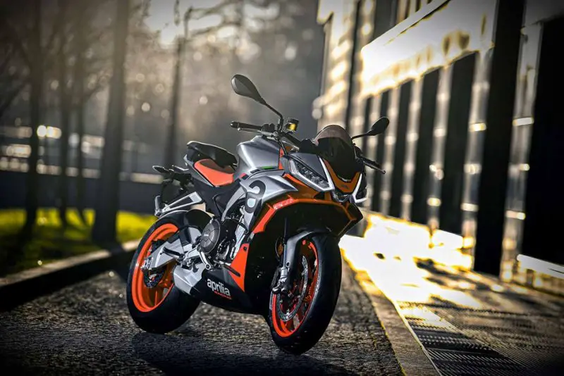 _aprilia-tuono-660-12.thumb.jpg.0a14a76cb6bfc15c84f40ed37147ee38.jpg