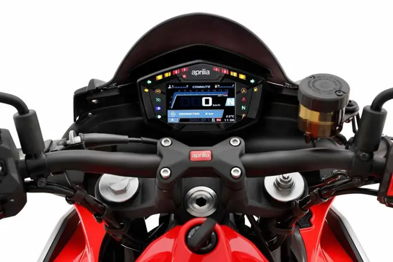 aprilia-tuono-660-7.thumb.jpg.515c4af6f075ff67568270784bd79ff8.jpg