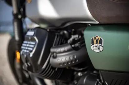 moto-guzzi-v7-stone-centennial-edition-6010c045cb50a.jpg.4b1ee6c7bb126dae6e10ffe681214044.jpg