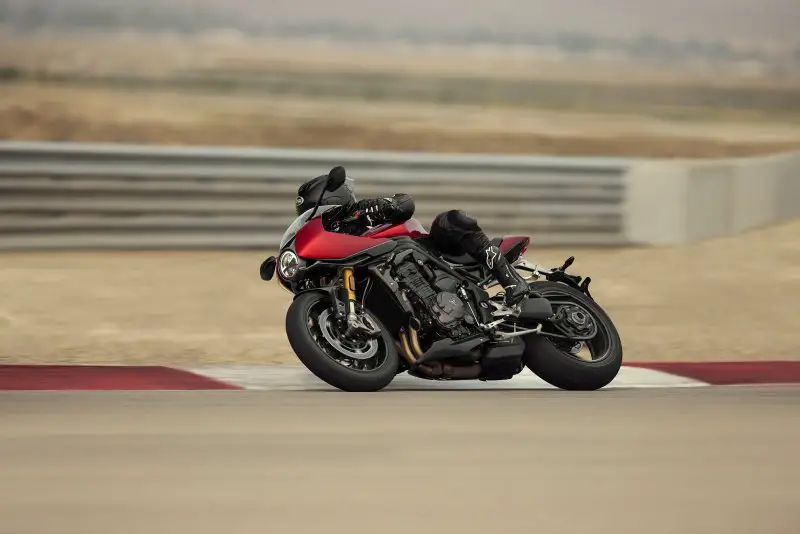 116046713_SpeedTriple1200RR_MY22_27A0501-1_ML.thumb.jpg.6ca218833b112f8d23fe81dd0cfa4520.jpg