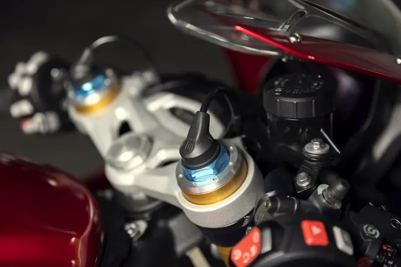 1328993361_SpeedTriple1200RR_MY22_Detail_11_ML.thumb.jpg.2034c6c9b6ffe2e3003d495766b98208.jpg