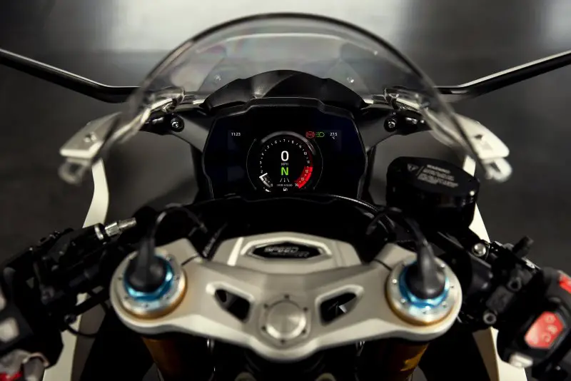 387172528_SpeedTriple1200RR_MY22_Detail_12_ML.thumb.jpg.84544ff08745cab1af16215502d183a6.jpg