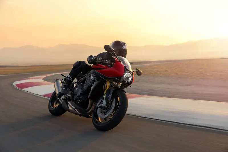575727194_SpeedTriple1200RR_MY22_N4I9284-1_ML.thumb.jpg.4447366f21de695d4f59db7ede2bb327.jpg