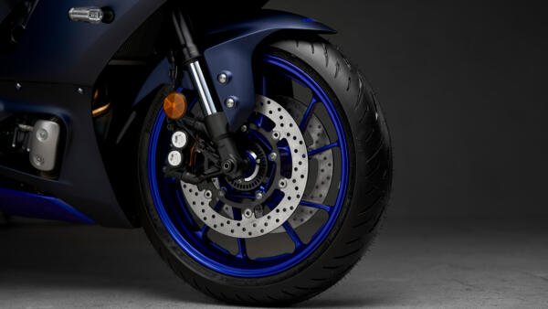 2022-Yamaha-YZF700R7-EU-Detail-006-03_Mobile.jpg.925a4775ecaa6e6d543c6e76fc75effa.jpg
