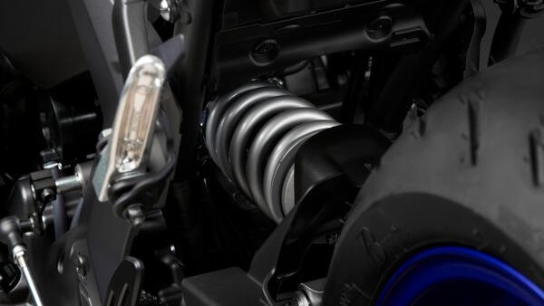 2022-Yamaha-YZF700R7-EU-Detail-007-03_Mobile.jpg.5b675db4caaaf353be6e59327a89cd3e.jpg