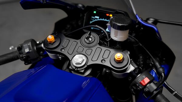 2022-Yamaha-YZF700R7-EU-Detail-009-03_Mobile.jpg.2e94004573d26cf953f8ca1e4d434dd5.jpg