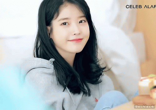 iu-fighting.gif.ab88d7e1f742f7e9a375a28db3c478ca.gif