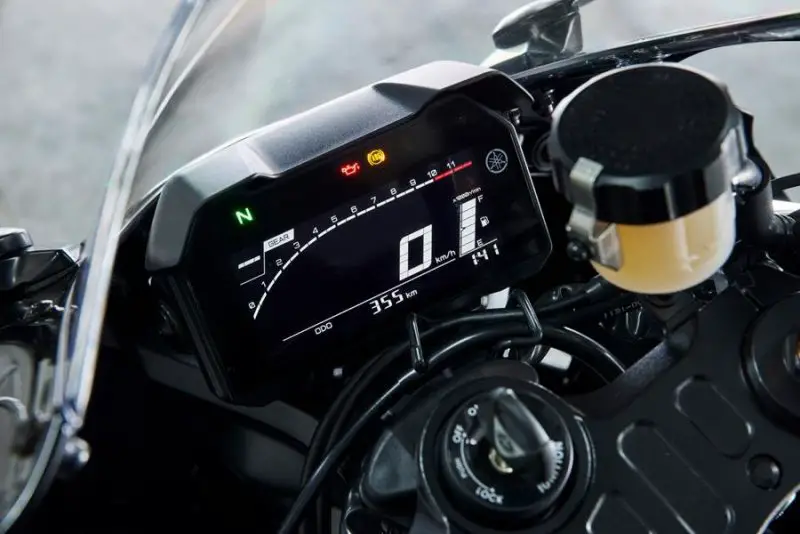 yamaha_r7_13.thumb.jpg.bb4ce7bf9ee462ff53eee91779bca661.jpg