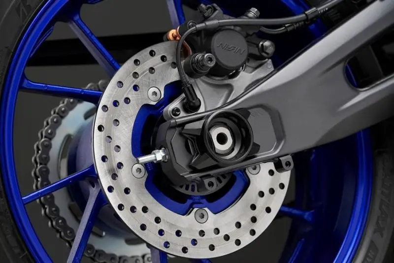 yamaha_r7_25.thumb.jpg.4f10baf97299eb95d6a655511eb9e73f.jpg