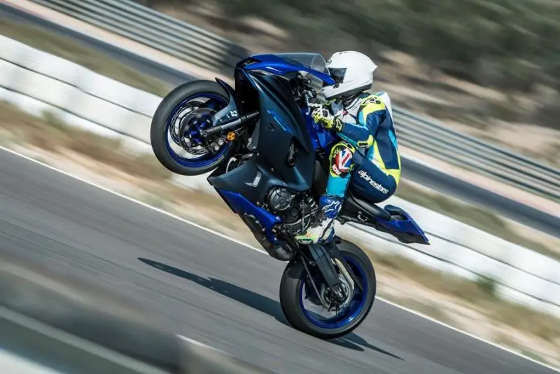 yamaha_r7_29.thumb.jpg.fc3ab630c334b74fd3cae3f14efb0e22.jpg