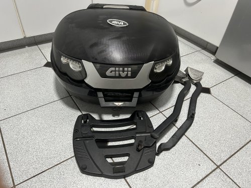 More information about "Big Givi topcase with mounting plate and support beams"