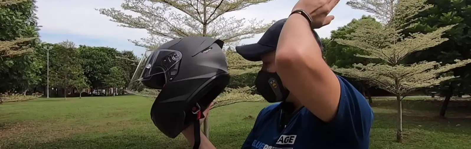 How to wear and remove motorcycle full face helmet TheSighBored
