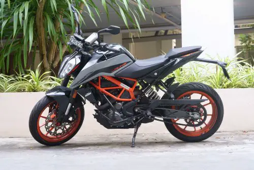 More information about "KTM Duke 390 2022 + Helmet + Spare clutch"