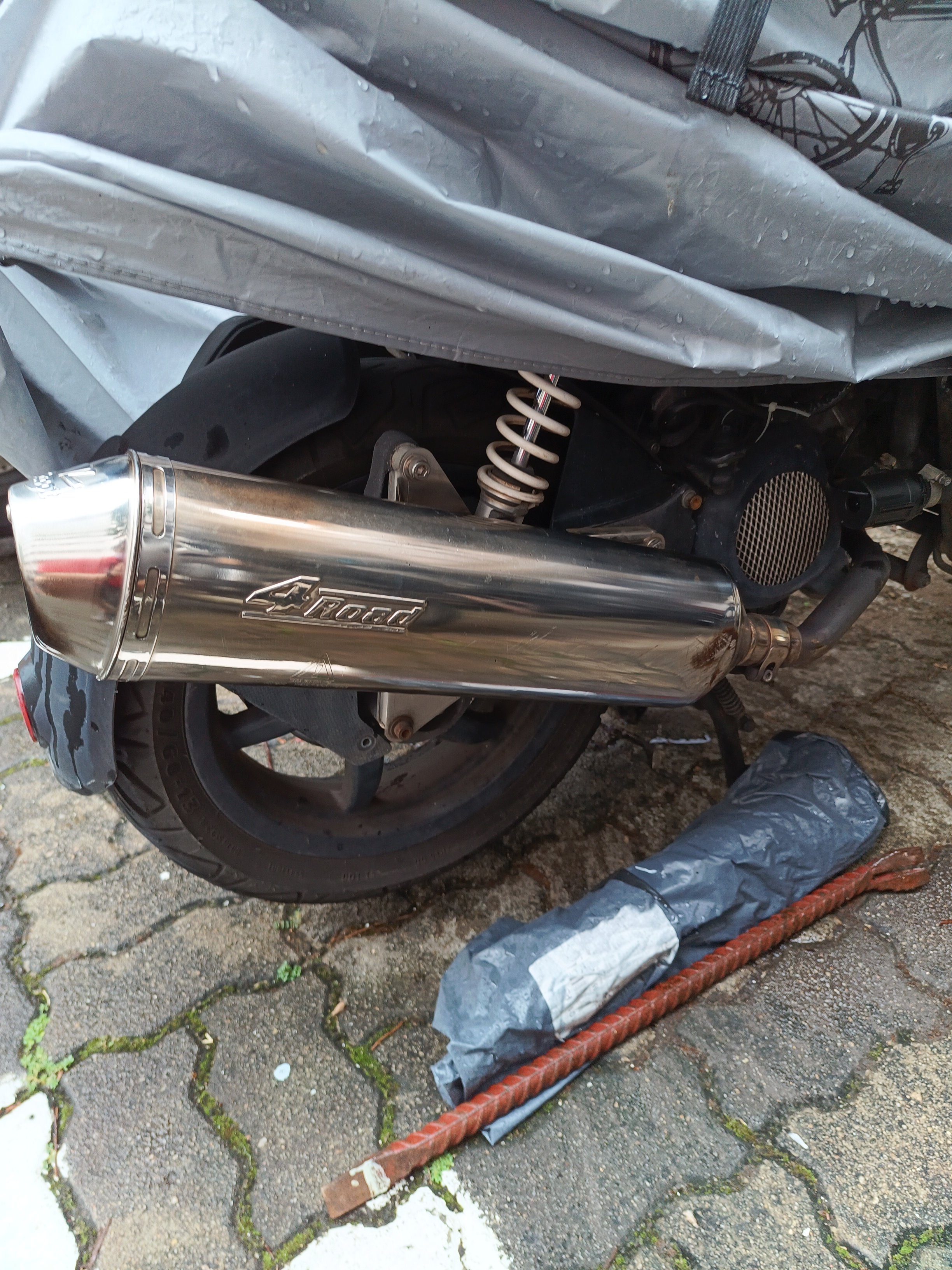 More information about "Bike Gilera st200 to be scrap , selling all parts , pls let me know what u need"